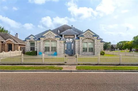 6821 Round Table St, Corpus Christi, TX 78414