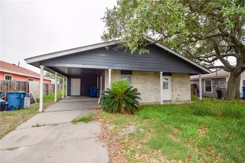 728 S Fuqua St, Rockport, TX 78382