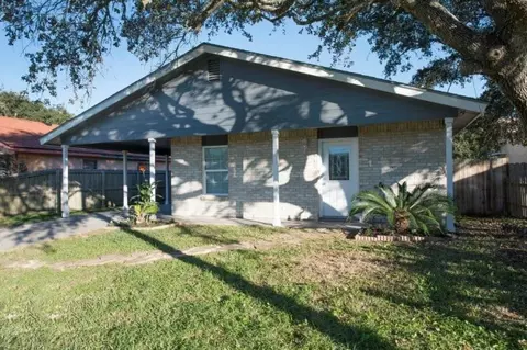 728 S Fuqua St, Rockport, TX 78382