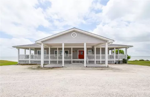 2006 First St, Bayside, TX 78340