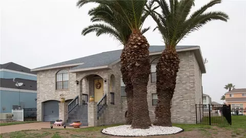 108 Tarpon Ct, Aransas Pass, TX 78336