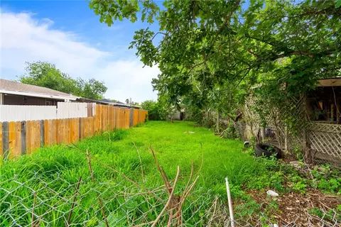 806 Elesa St, Corpus Christi, TX 78405