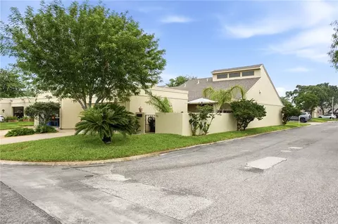 107 Pebble Creek Dr, Rockport, TX 78382