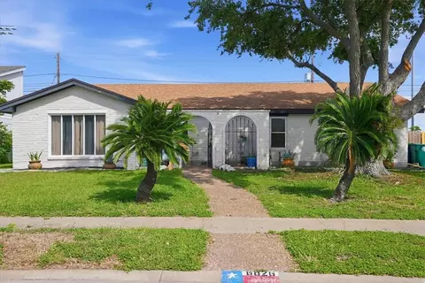 6826 Sahara Dr, Corpus Christi, TX 78412