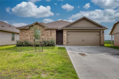 138 Donegal St, Sinton, TX 78387
