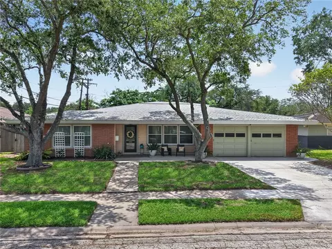 609 Peerman Pl, Corpus Christi, TX 78411