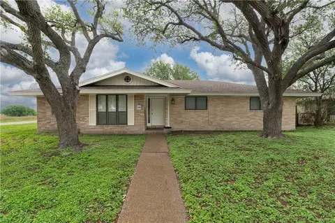 750 Retama Ave, Taft, TX 78390