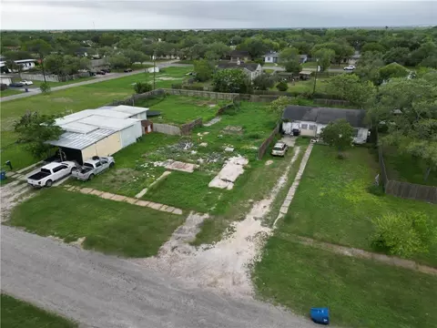 408 E 5th St, Bishop, TX 78343
