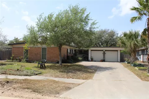 717 Santa Barbara Dr, Kingsville, TX 78363