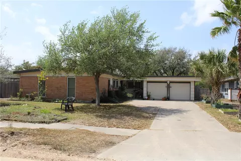 717 Santa Barbara Dr, Kingsville, TX 78363