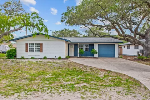 1907 Johnson Ave, Rockport, TX 78382