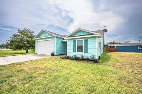 1411 E Linden St, Rockport, TX 78382