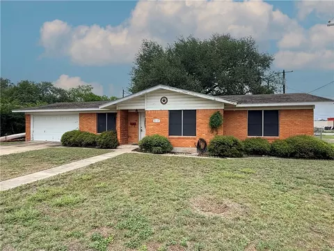 612 Short St, Sinton, TX 78387