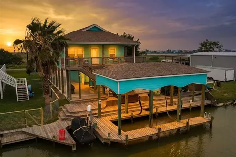 109 Copano Cv, Rockport, TX 78382