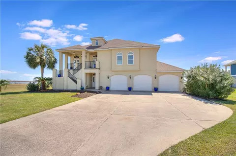 20 Southpointe Cir, Rockport, TX 78382