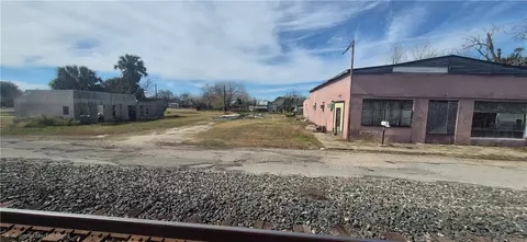 220 Palmetto St, Refugio, TX 78377