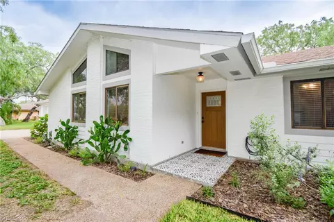 308 E Trant Rd, Kingsville, TX 78363
