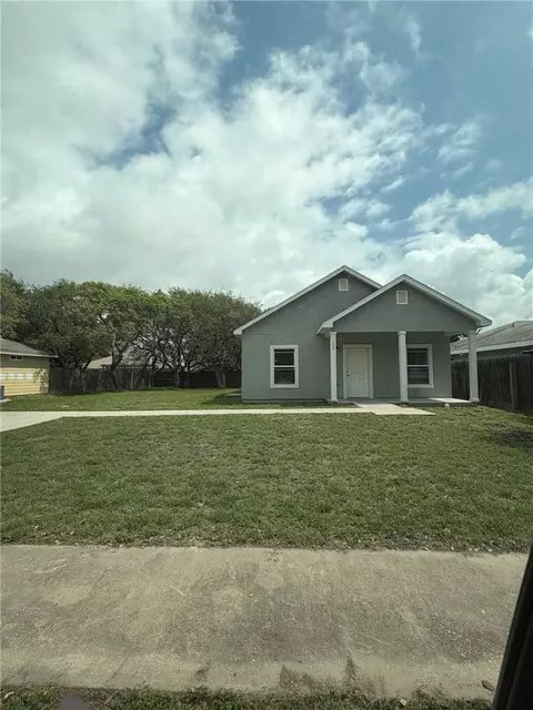 104 Pelican Ave, Aransas Pass, TX 78336