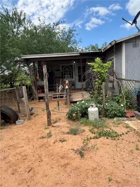 43 Robbie St, Hebbronville, TX 78361