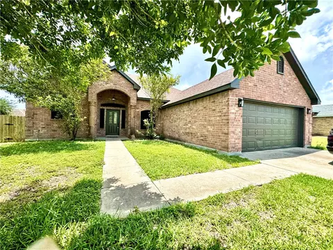 2103 Brook Ln, Kingsville, TX 78363