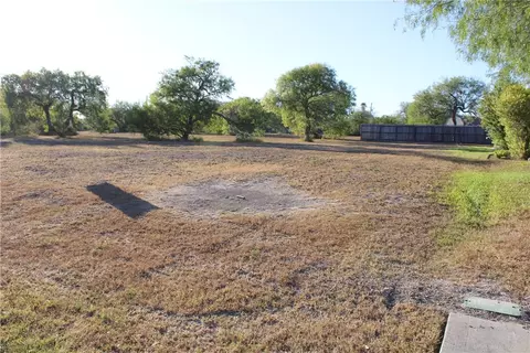 1479 Wildwood Trail Blvd, Kingsville, TX 78363