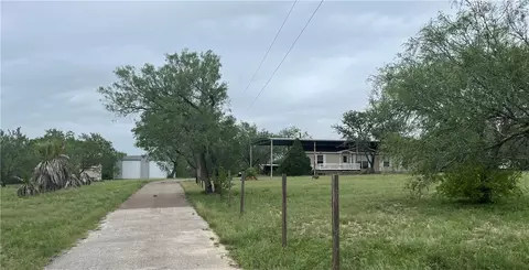 121 County Rd 133, George West, TX 78022