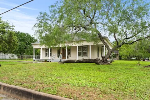321 N 2nd St, Kingsville, TX 78363