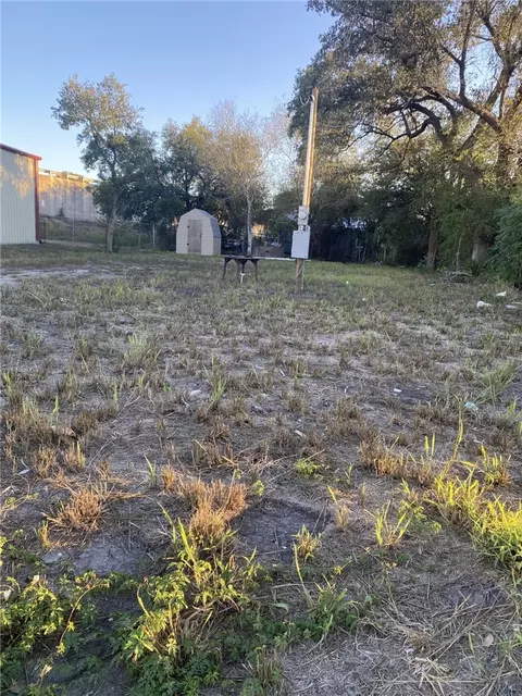 724 W Front St, Alice, TX 78332