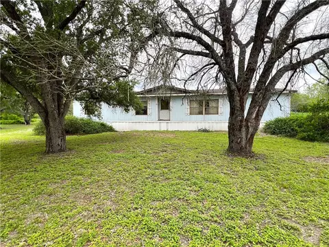 107 Lago Dr, Sandia, TX 78383