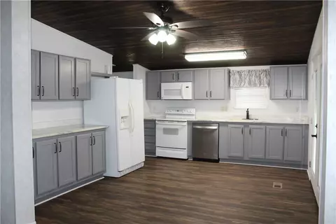 Kitchen - 125 Lagarto Fry, Mathis, TX 78368 photo 2 of 4
