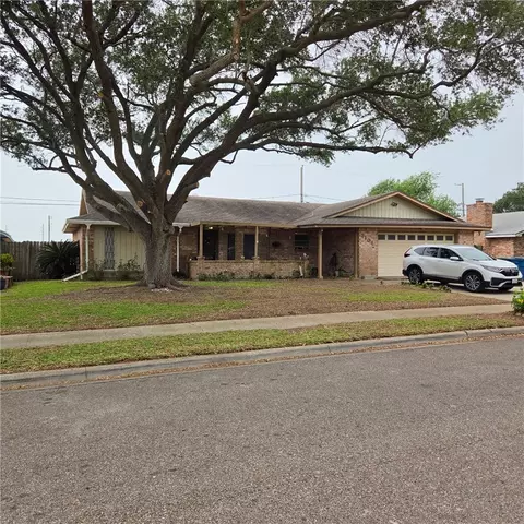 2104 Saint Charles Dr, Portland, TX 78374