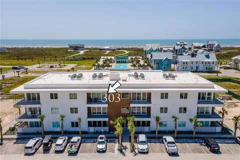 630 Center Sq W #303, Port Aransas, TX 78373