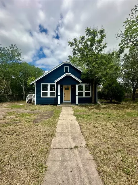 207 E Huntington St, Beeville, TX 78102