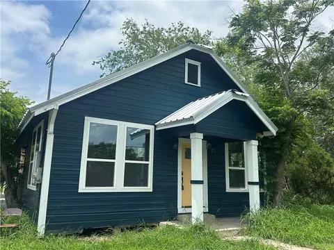 207 E Huntington St, Beeville, TX 78102