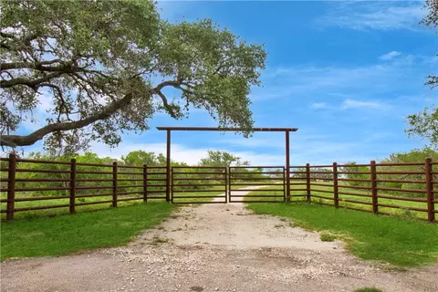4552 Mineral Cemetery, Beeville, TX 78102