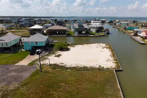 284 Kingfish Dr, Rockport, TX 78382