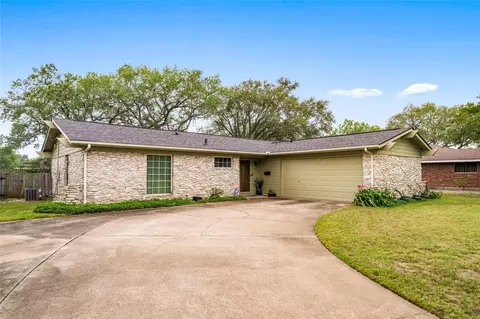 1108 David St, Sinton, TX 78387