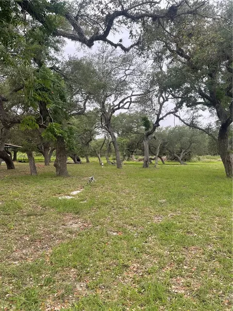 207 S 9th St, Rockport, TX 78382