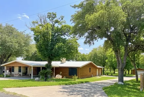155 Harbor Cir, Mathis, TX 78368
