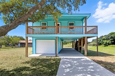 1123 S Fuqua St, Rockport, TX 78382