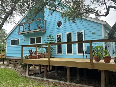 24 Twelfth St, Rockport, TX 78382