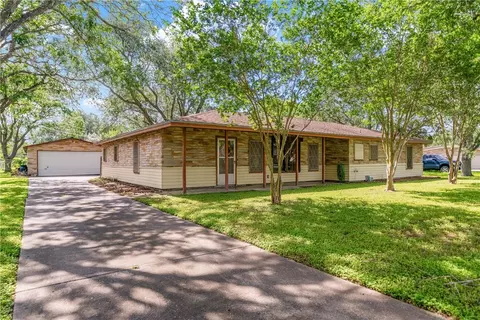 749 W Wildwood Dr, Corpus Christi, TX 78410