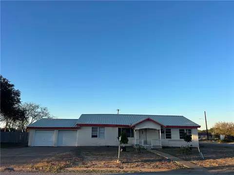516 Stinson St, Freer, TX 78357