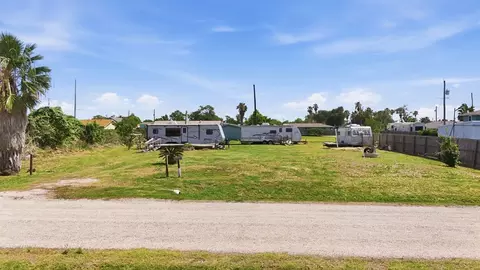124 Coral Dr, Rockport, TX 78382