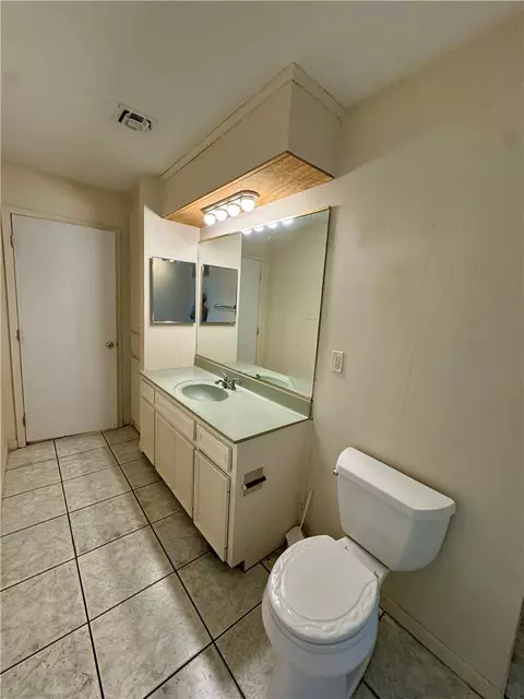Bath - 24748 County Road 350, Mathis, TX 78368 photo 3 of 3