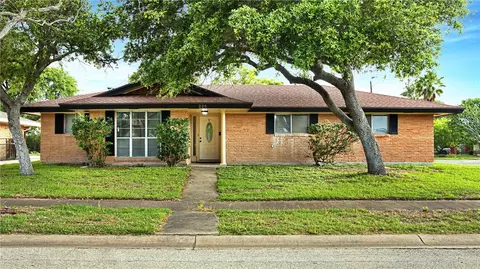 225 Blanco Dr, Portland, TX 78374