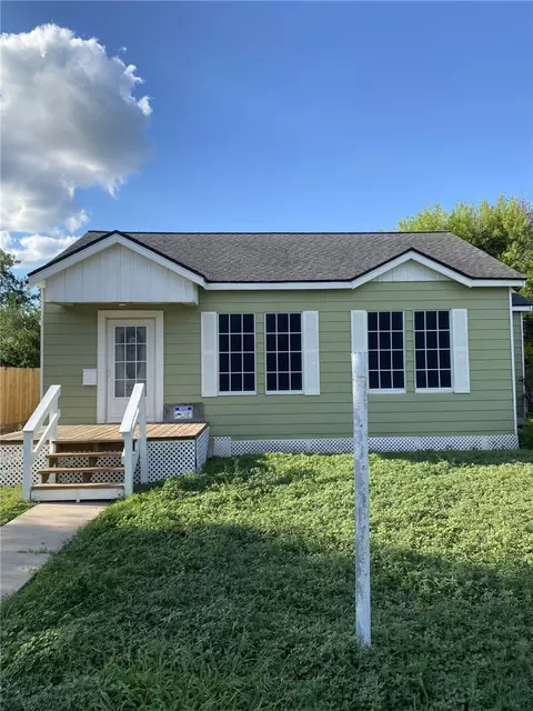 323 W 4th St, Alice, TX 78332