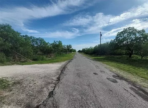 272 County Road 324, Alice, TX 78332