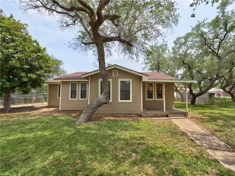 745 S Rife St, Aransas Pass, TX 78336