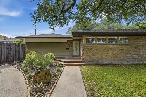1059 S Mccampbell St, Aransas Pass, TX 78336